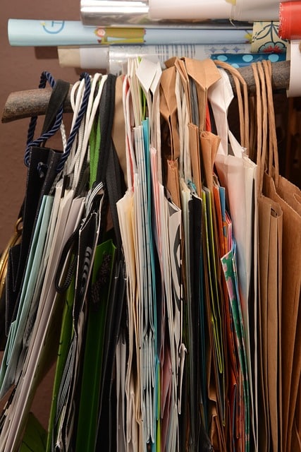 How can a CMMS assist in managing maintenance work orders in facilities?