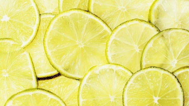 How can a CMMS help track equipment performance in food and beverage?