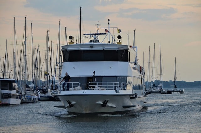 How does a CMMS support fleet management in maritime operations?