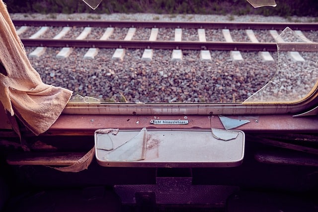 How does a CMMS support lean principles in mining maintenance?