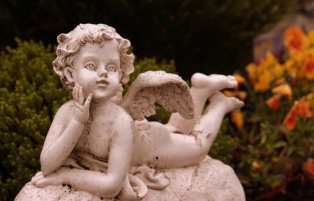 How does a CMMS support lean principles in retail maintenance?