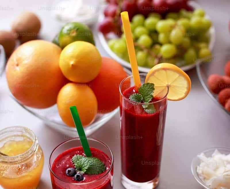 What are the advantages of using a CMMS in the food and beverage industry?